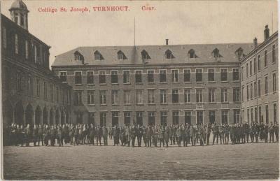 Collège St. Joseph, Turnhout. Cour.