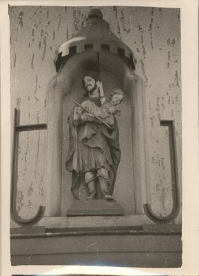 Heiligenbeelden in Herentalsstraat / H. Jozef met kind / H. Lucia