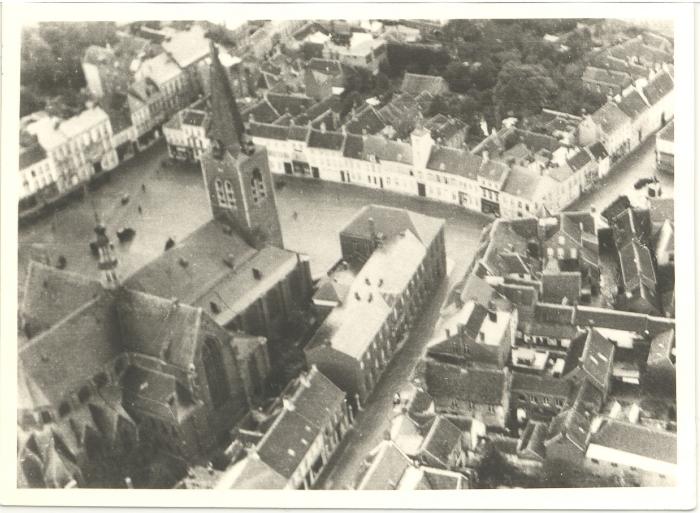 Turnhout. Luchtfoto Markt en St. Pieterskerk.