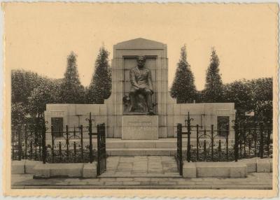 Turnhout Standbeeld van Dr. Renier Snieders, Letterkundige. Monument du Romancier Dr. Snieders.
