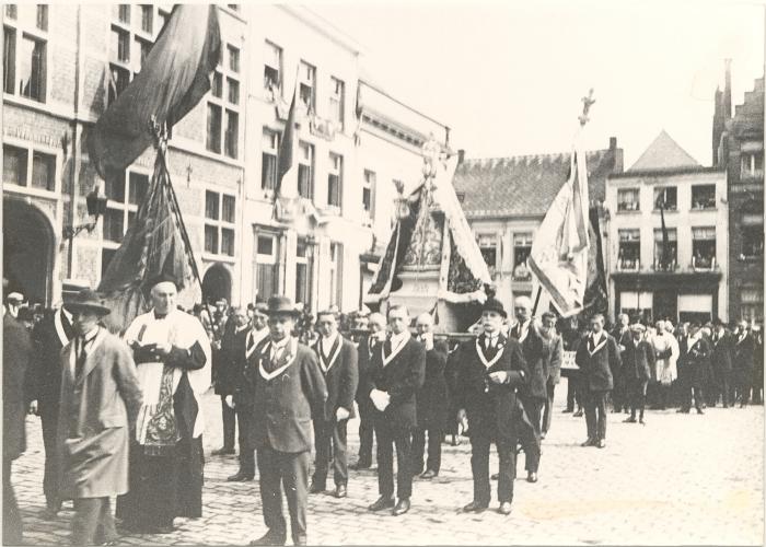 Turnhout. O.L. Vr. Mannencongregatie v. Sint-Jozefcollege (vooraan P. Alexis Torfs).