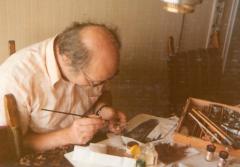 Frits Spies werkt aan kruis van de kaars wasfiguur Bonifatiustoren liggend