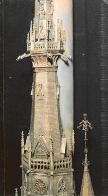 Kaars wasfiguur Bonifatiustoren kap van de toren staand