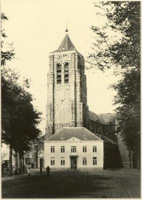 St. Pieterskerk en gemeentehuis