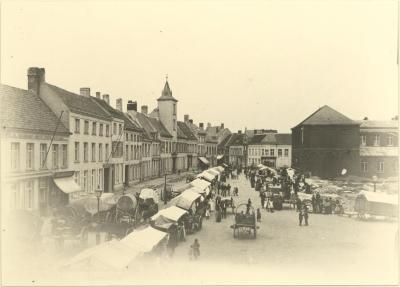 Marktscène aan westkant Grote Markt (in 1904)