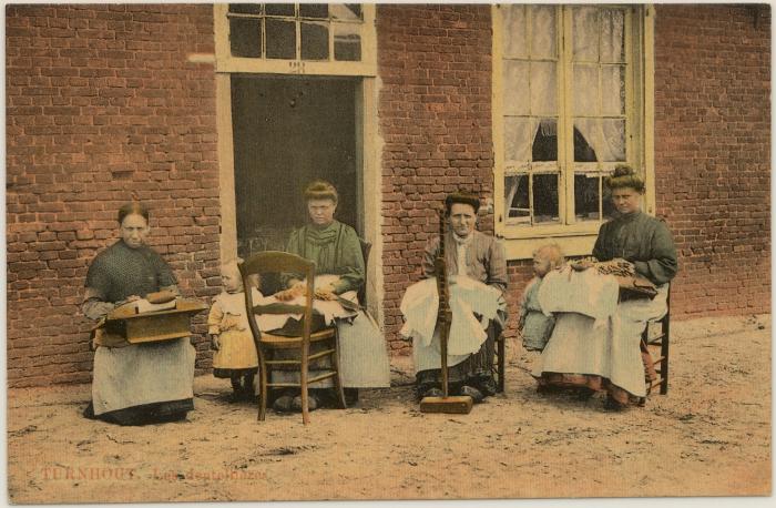 Turnhout. Les dentellieres.