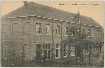 Turnhout - Modelkantschool - Voorgevel.