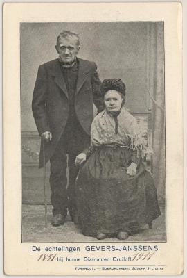 De echtelingen Gevers-Janssens 1851 bij hunne Diamanten Bruiloft 1911