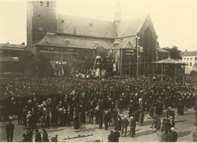 H. Hartfeesten aan St. Pieterskerk Grote Markt ±1920
