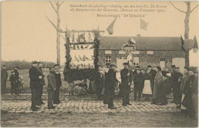 Gedenkenis der plechtige inhaling van de heer Fr. De Roover als Burgemeester der Gemeente. (Beersse 10 November 1904). Maatschappij "De Damduif"