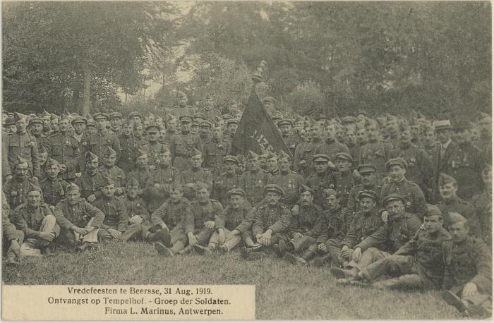 Vredefeesten te Beersse, 31 Aug. 1919. Ontvangst op Tempelhof. - Groep der Soldaten.