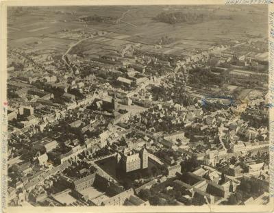 Luchtopname St. Pieterkerk centraal