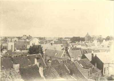 Panoramazicht op Torenhuis, Kasteel, gasthuis, Begijnhofkerk