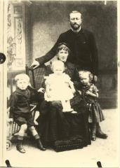 Familieportret Emiel Boone (kinderen Louis, Jeanne, Marguerite