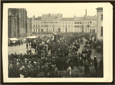 Processie op Grote Markt vóór 1899