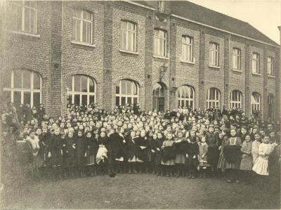 Kantschool Klinkstraat / groepsfoto alle leerlingen