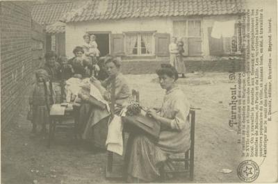 Kantwerksters in volksbuurt vóór 1914