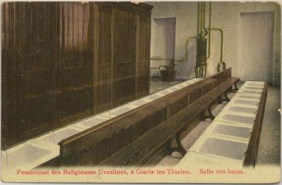 Pensionnat des Religieuses Ursulines, à Gierle lez-Thielen. Salle des bains.