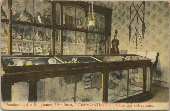 Pensionnat des Religieuses Ursulines, à Gierle lez-Thielen. Salle des collections.