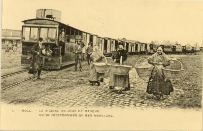 Buurtspoorweg (met tram) op een marktdag