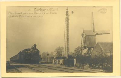 Aankomst van trein in station (afdruk van oude postkaart)