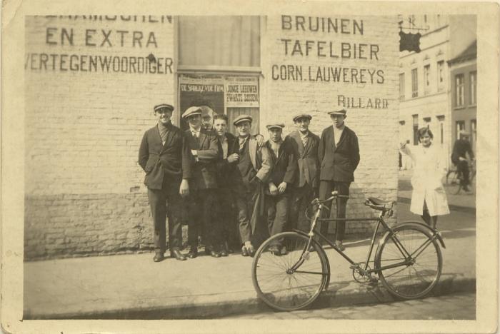 Hoek Molenstraat - Merodelei - de Zeshoek / Café Corn. Lauwereys