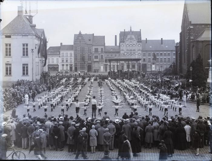 Turnfeest op de Grote Markt