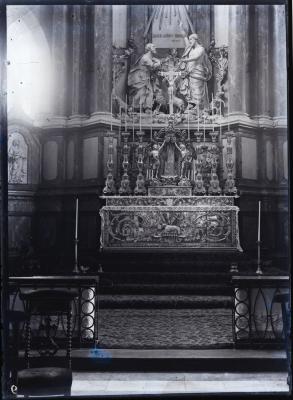 Sint-Pieterskerk Hoofdaltaar met Sacramentstroon van W.Pompe