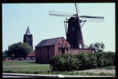 Sint-Michielskerk en molen