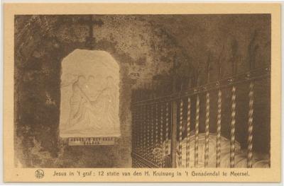Jesus in "t graf : 12 statie van den H. Kruisweg in 't Genadendal te Meersel