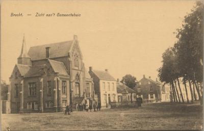 Brecht. - Zicht aan 't Gemeentehuis