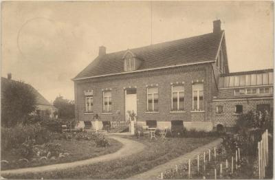 Pensionnat Val Ste-Marie - Kostschool S. Mariadal Oosterloo Ecole ménagère. Façade principale Huishoudschool. Voorgevel.