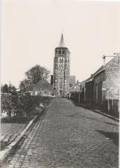 Kerk met toren uit 1529 / exterieur