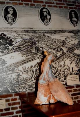 Tentoonstelling 3 vrouwen op het Begijnhof 27 juni - juli 2002 Winefrida Levi, Joke Vandenbrandt, Leona Sels Taxandriamuseum