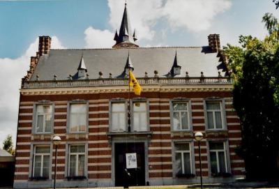 Tentoonstelling 3 vrouwen op het Begijnhof 27 juni - juli 2002 Winefrida Levi, Joke Vandenbrandt, Leona Sels Taxandriamuseum