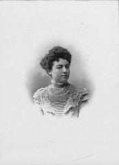 Portret van mevr. Fanny Dierxcsens-Aubergé kleed met kanten corsage Taxandriamuseum
