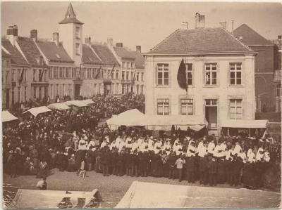 Begrafenis Deken Pittoors (Markt)