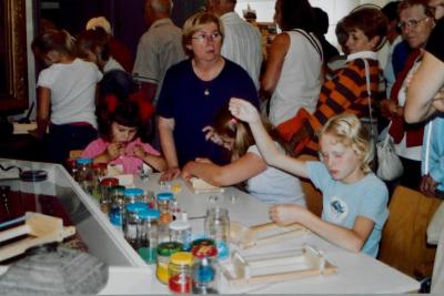 Zomer ateliers "parelweven - textieldruk 4 augustus 2006" gratis rondleiding Taxandriamuseum