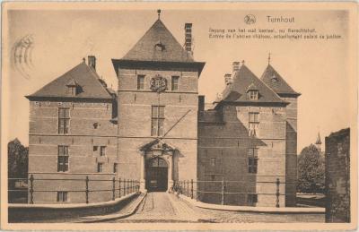 Turnhout Ingang van het oud kasteel, nu Gerechtshof. Entrée de l'ancien château, actuellement palais de justice.