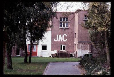 Zicht op de achterkant van de burelen van het JAC, gevestigd in de Kwakkelstraat te Turnhout.