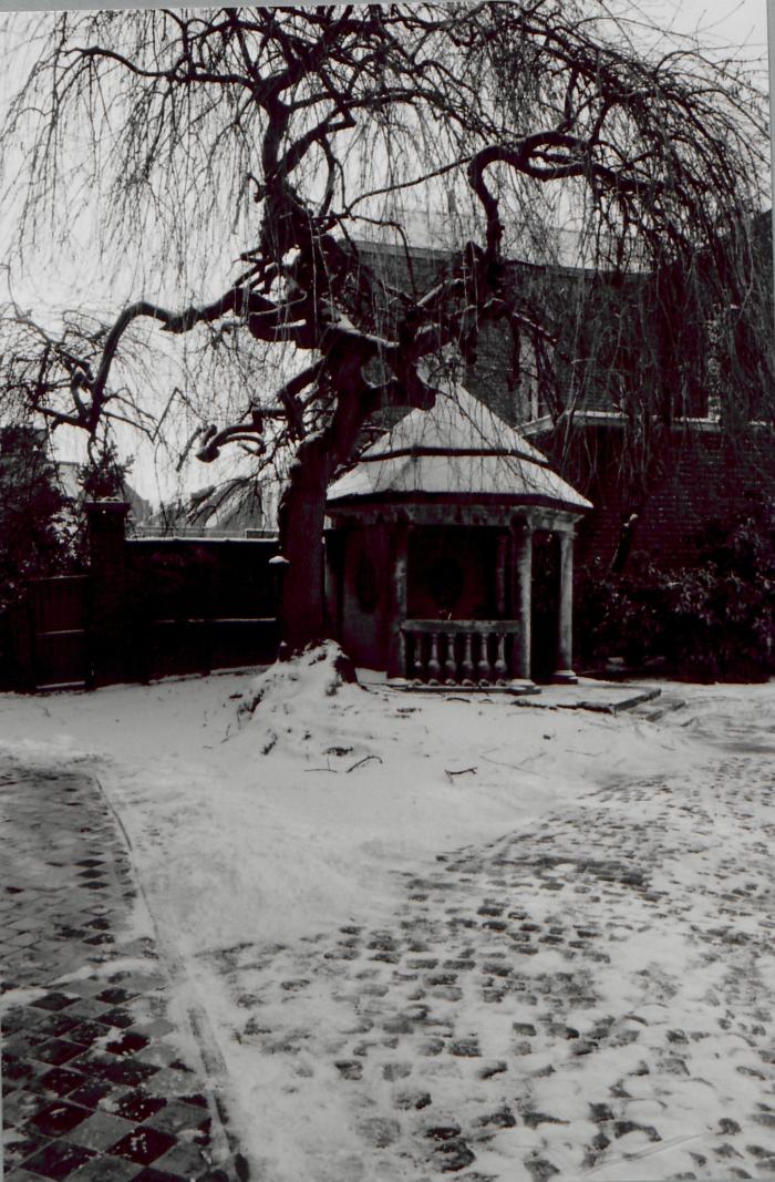 Het "Huis Metten Thoren" voor de restauratie rond 1980/ Nu het Taxandriamuseum