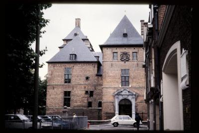 Zicht vanuit de Kasteelstraat op de ingangspoort van het kasteel van de hertogen van Brabant te Turnhout