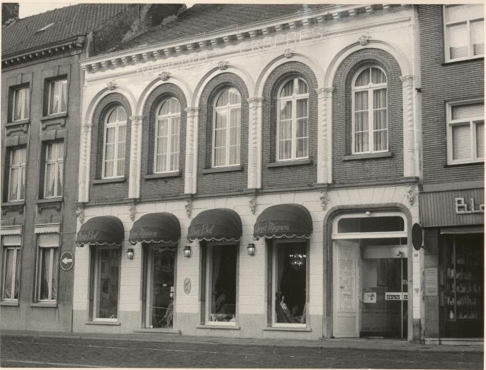 Grote Markt Noord zijde. Huis Bal - Turnhout Ekspres