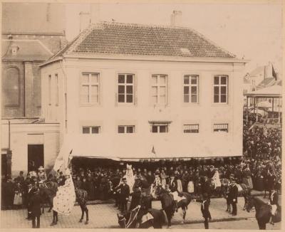 Eeuwfeest Slag van Turnhout 1889. Adelijke dames te paard