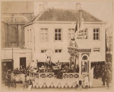 Eeuwfeest Slag van Turnhout 1889. Praalwagen drukkers