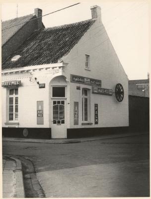 Patriottenstr - Krte. Vianenstraat. café Karwiel