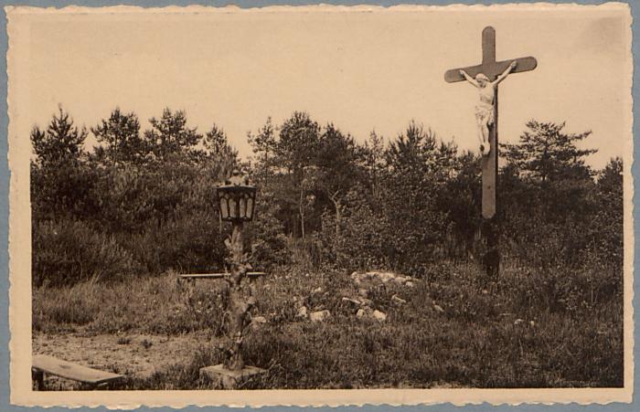 Zoersel - Kruis der Bevrijding. Door de dankbare bevolking opgericht op het puin van de oude windmolen op 1 October 1944.