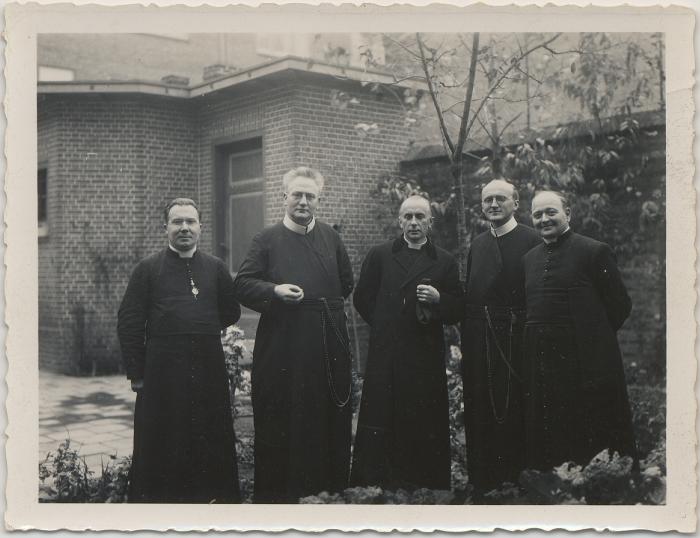 O.L. Vrouw Middelares / Pastoor Nuyts in vakantieschool