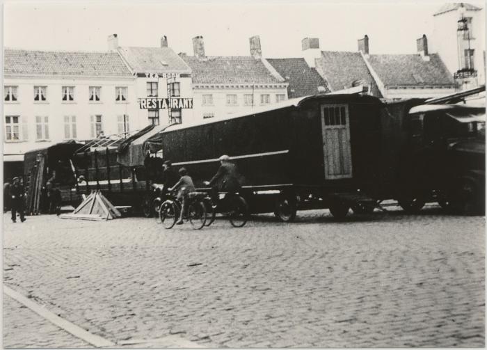 Grote Markt / Opstelling van kermis (1936)