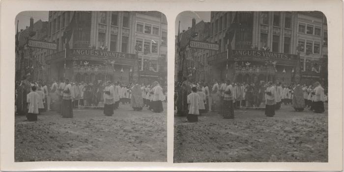 Processie met openluchtmis / stereoscopische foto
